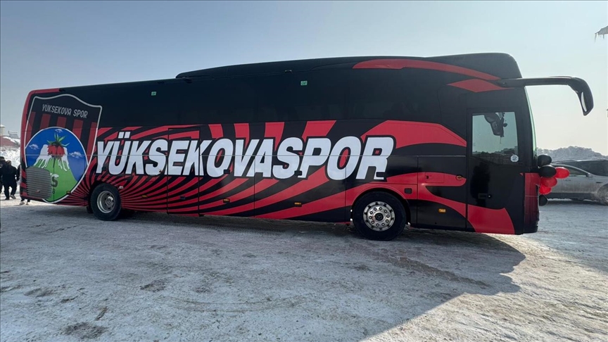 Serokomar Erdogan otobusek bi diyarî da Tîma Futbolê ya Jinan a Sporê ya Yuksekovasporê