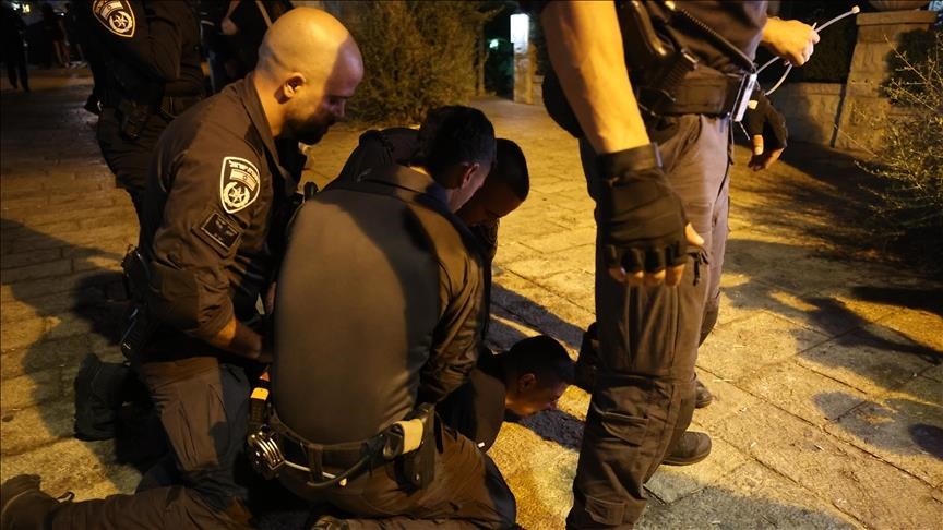 الشرطة تعتقل 4 متظاهرين إسرائيليين قبالة المحكمة العليا بالقدس