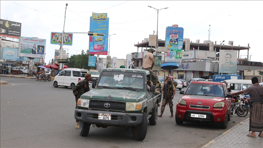 اليمن.. إعفاء محافظ عدن من منصبه وإحالته إلى التحقيق