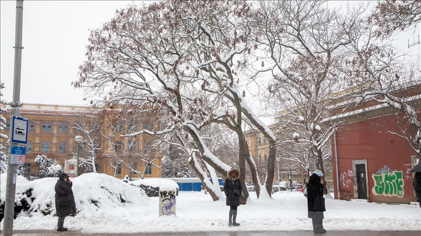 Зимски бран го парализира регионот: Леден дожд и снег создадоа проблеми во секојдневното функцуонирање