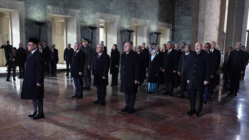 Malezya Başbakanı Enver İbrahim, Anıtkabir'i ziyaret etti