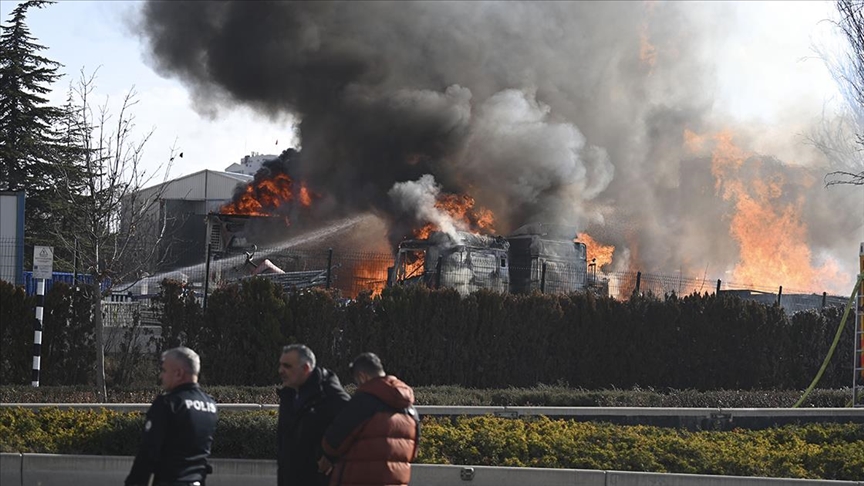 Ankara'da Emniyete ait otoparkta çıkan yangın söndürüldü