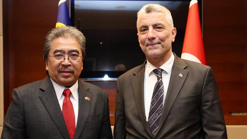 Bakan Bolat, Malezya Yatırım Ticaret ve Sanayi Bakanı Ghani ile görüştü
