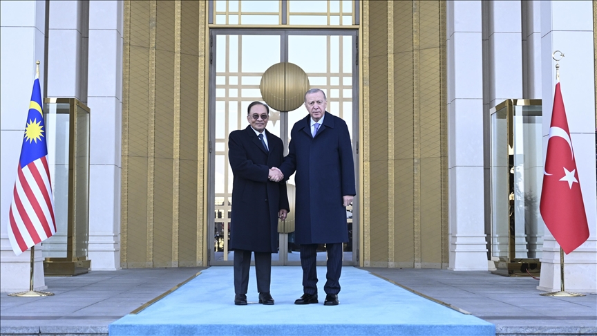 Presidenti Erdogan pret me ceremoni zyrtare kryeministrin e Malajzisë  Anwar Ibrahim