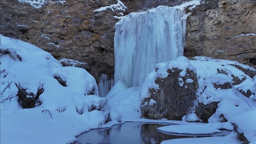 Li Bayburtê Şelaleya Sirakayalarê qerisî