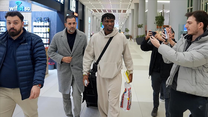 Nijeryalı futbolcu Chibuike Nwaiwu, Trabzonspor için İstanbul'a geldi