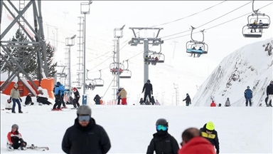 Li navendên kaşûnê stûriya berfê herî zêde bi 192 santîmetreyî va li Palandokenê hat pîvan