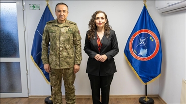 Presidentja Osmani pritet në takim nga Komandanti i KFOR-it