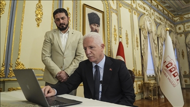 İstanbul Valisi Davut Gül, AA'nın "Yılın Kareleri" oylamasında tercihlerini yaptı