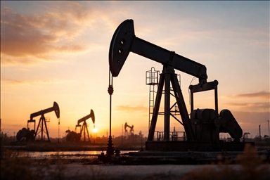 Les prix du pétrole se replient face à l'incertitude liée au Venezuela et à l'abondance de l'offre