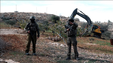 نابلس.. الجيش الإسرائيلي يهدم مسكنا فلسطينيا وحظائر أغنام