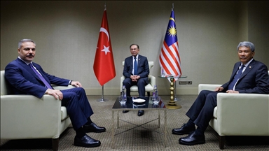 Bakan Fidan, Malezya Başbakanı Enver ve Dışişleri Bakanı Mohamad ile Ankara'da görüştü