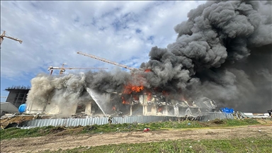 Esenyurt'ta işçi konteynerinde yangın çıktı 