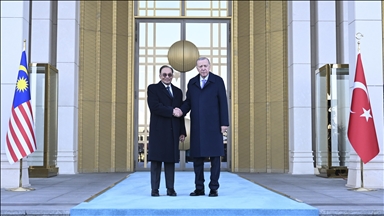 Presidenti Erdogan pret me ceremoni zyrtare kryeministrin e Malajzisë, Anwar Ibrahim