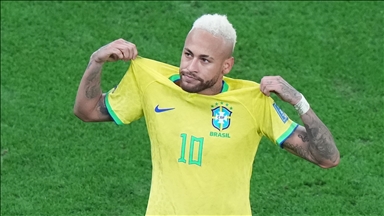 Neymar, Santos ile sözleşmesini 2026 sonuna kadar uzattı