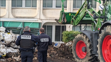 France : colère des agriculteurs, trois interpellations après un refus de contrôle