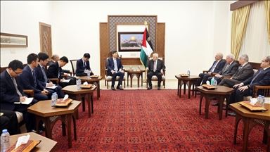 عباس يبحث مع المبعوث الصيني للشرق الأوسط تطورات القضية الفلسطينية