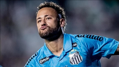 قدم.. سانتوس البرازيلي يجدد عقد نجمه نيمار دا سيلفا