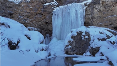 Li Bayburtê Şelaleya Sirakayalarê qerisî
