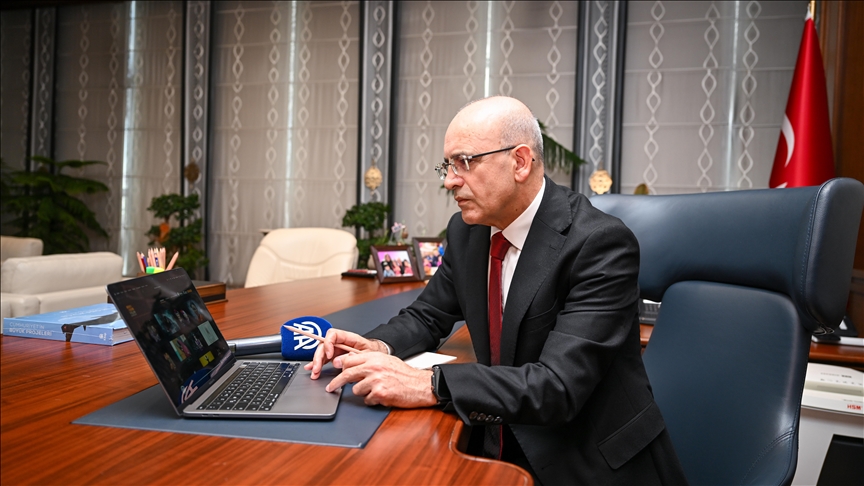Hazine ve Maliye Bakanı Şimşek, AA'nın "Yılın Kareleri" oylamasında tercihlerini yaptı