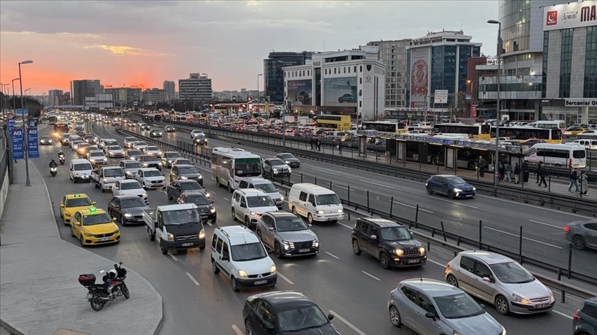 İstanbul'da akşam saatlerinde trafik yoğunluğu yüzde 81'e çıktı