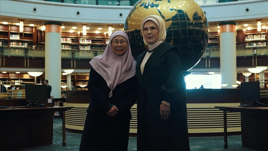 Emine Erdoğan, Malezya Başbakanı'nın eşi Wan Azizah İsmail ile programlarına ilişkin video paylaştı