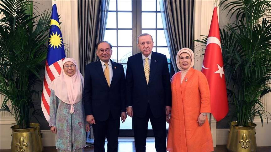 أردوغان يلتقي رئيس الوزراء الماليزي في أنقرة