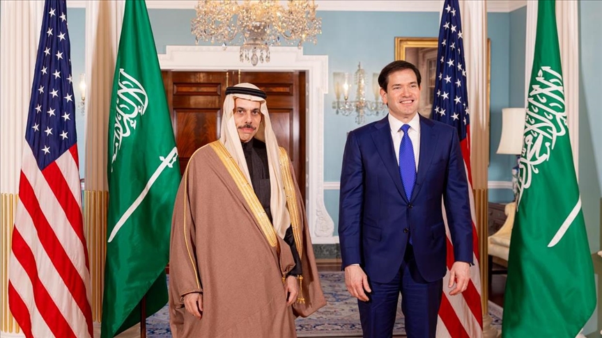 وزير الخارجية السعودي يبحث مع روبيو مستجدات الأوضاع بالشرق الأوسط
