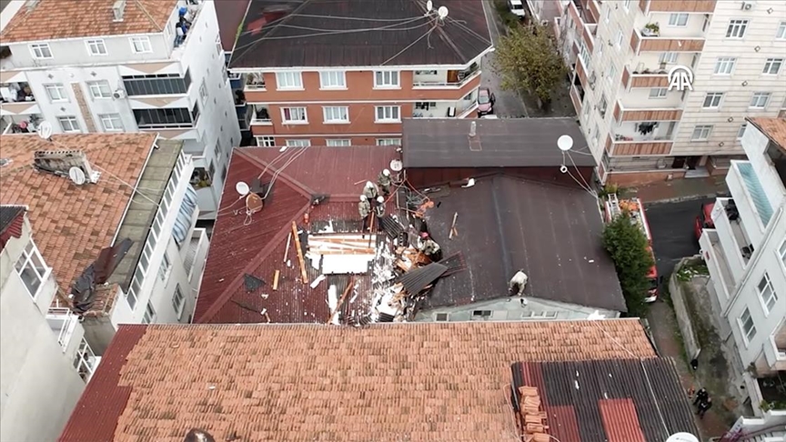 İstanbul'da etkili olan şiddetli fırtına hayatı olumsuz etkiliyor