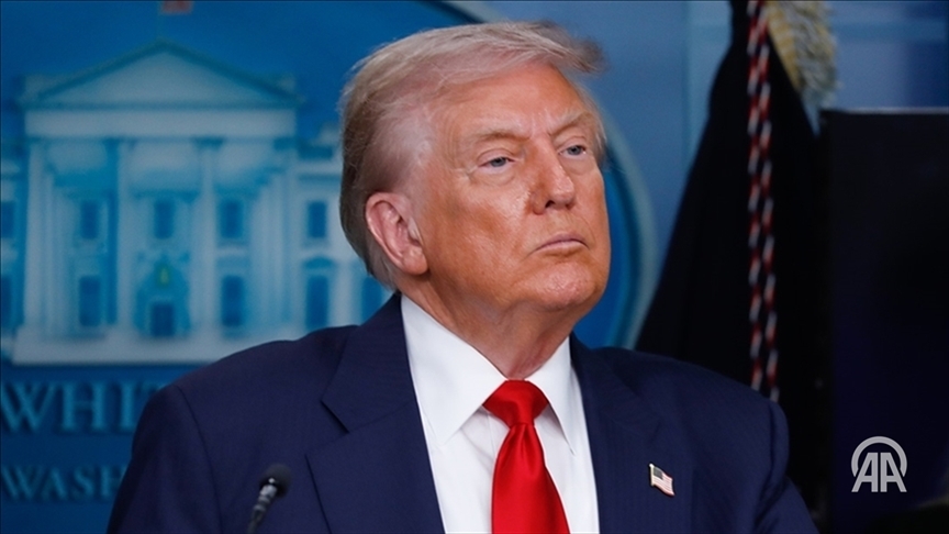 Trump defends ICE agent after fatal shooting in Minnesota