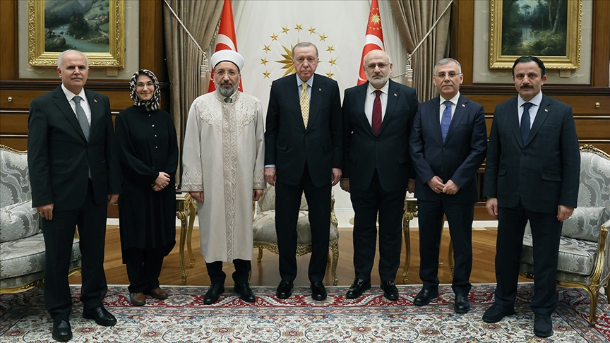 Cumhurbaşkanı Erdoğan, Diyanet İşleri Başkanı Arpaguş ve beraberindeki heyeti kabul etti