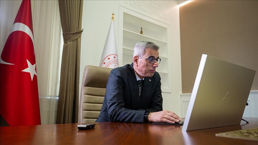 Sağlık Bakanı Memişoğlu, AA'nın "Yılın Kareleri" oylamasında tercihlerini yaptı