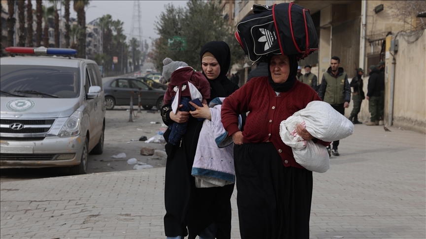 سوريا.. نزوح 165 ألف مواطن من أحياء حلب مع تواصل هجمات "قسد" 