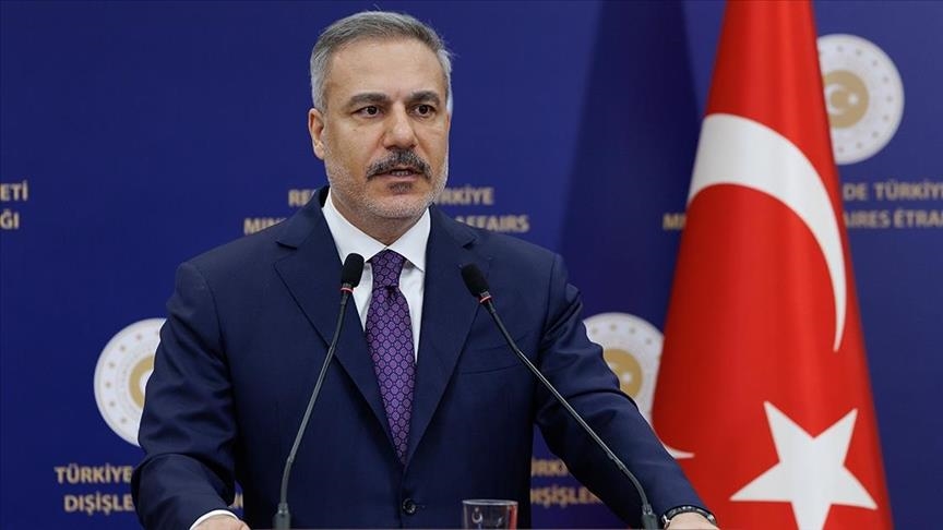  Турскиот министер Фидан: СДФ мора да „го направи својот дел“ за националното единство во Сирија
