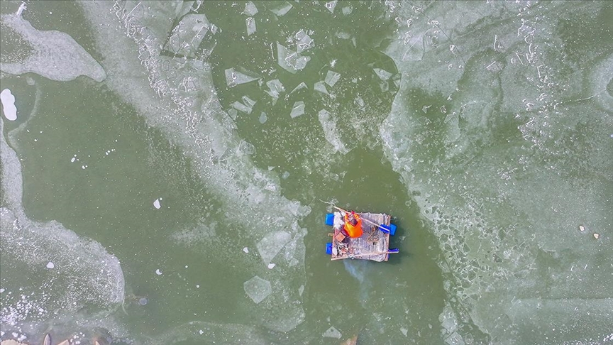 Diyarbakır'da kar ve buz üstünde av mesaisi 