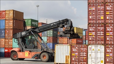 US trade deficit falls to lowest level since 2009