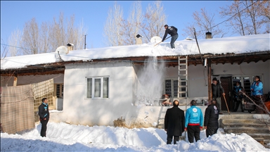 Vefa ekipleri kışın zor şartlarında ihtiyaç sahiplerinin yardımına koşuyor