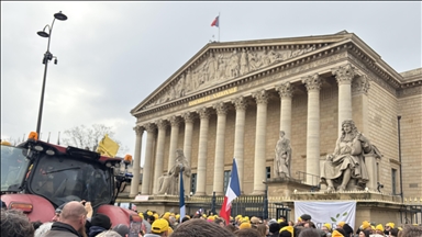 France : les agriculteurs poursuivent leur mobilisation devant l’Assemblée nationale contre l’accord UE-Mercosur