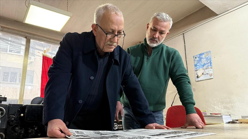 42 yıllık gazeteci birikimini aktardığı oğluyla mesleğini sürdürüyor