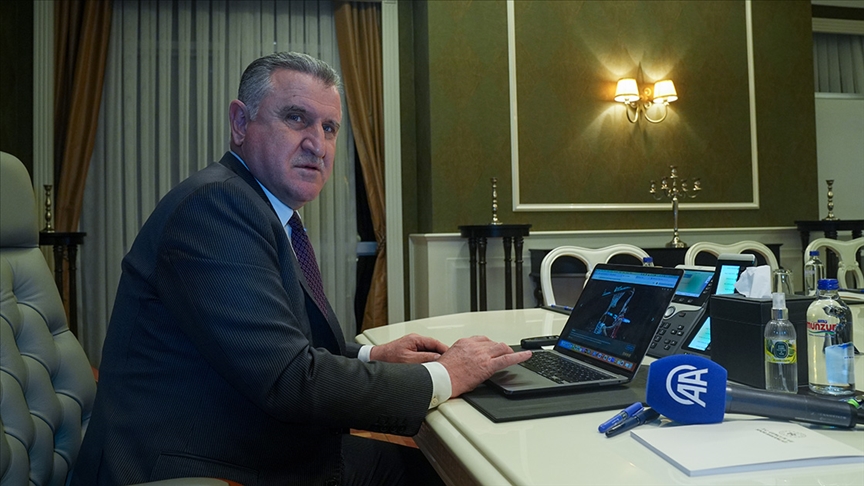 Gençlik ve Spor Bakanı Bak favori AA karelerini seçti