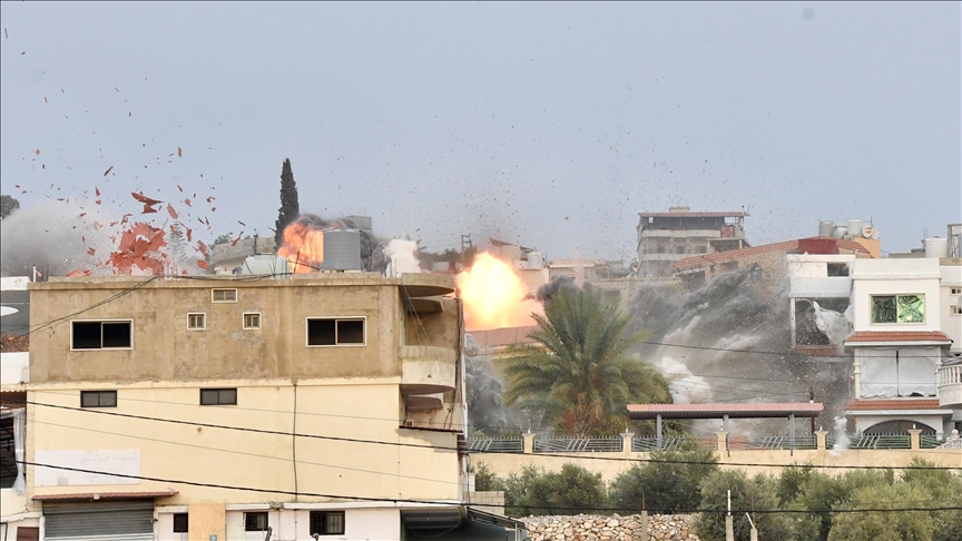 لبنان.. الجيش الإسرائيلي يتسلل إلى بلدة يارون ويفجر منزلا