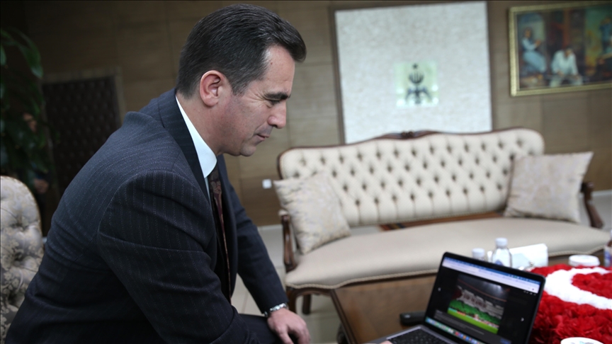 Bitlis Valisi Karakaya, AA'nın "Yılın Kareleri" oylamasına katıldı