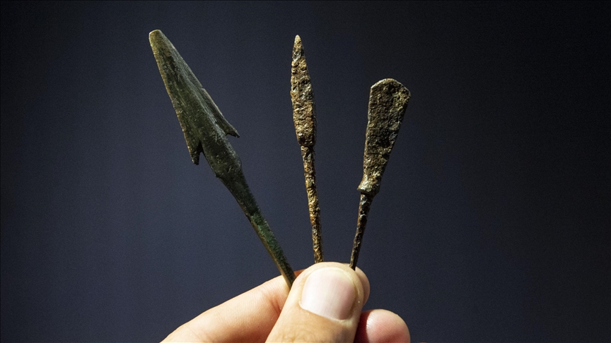 Güney Afrika'da 60 bin yıllık olduğu düşünülen zehirli ok uçları bulundu