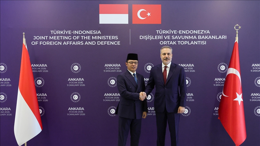 فيدان يلتقي نظيره الإندونيسي في أنقرة