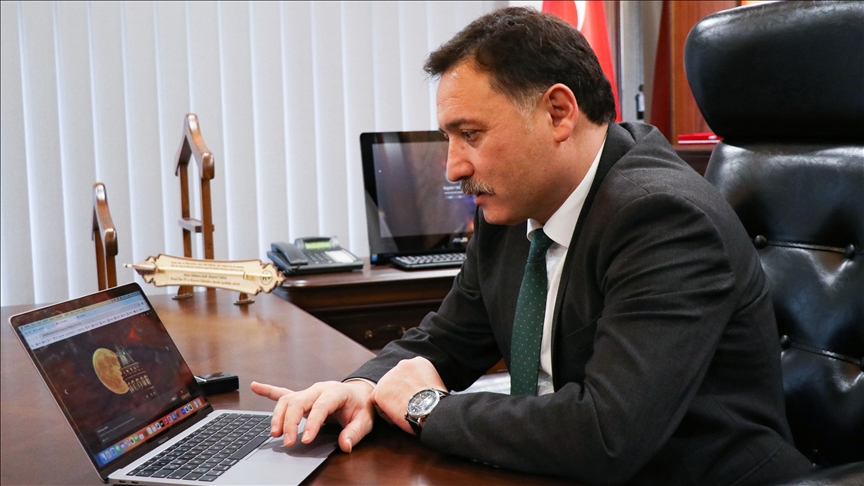 Kayseri Valisi Çiçek, AA'nın "Yılın Kareleri" oylamasına katıldı