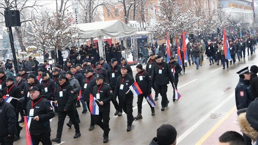 Со дефиле во Бања Лука одбележан неуставниот Ден на Република Српска