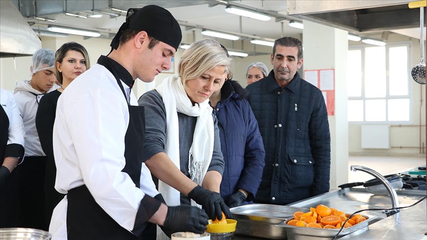 Hatay'da üreticiler mandalinaya katma değer kazandırmak için uygulamalı eğitim alıyor