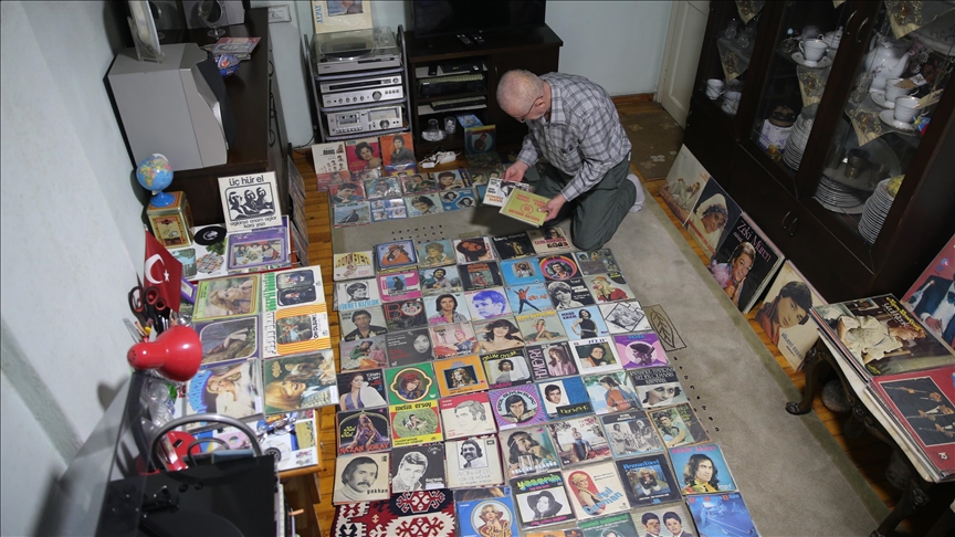 Колекционер со џепарлак од детството почнал да купува грамофонски плочи, денес има колекција од околу 5.000