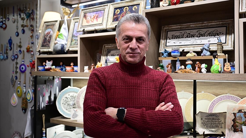 Kaligrafi sanatçısı Murat Ünver üç ileri tekniği tek performansta birleştirdi