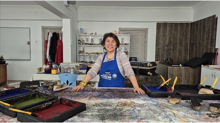 Geleneksel el yazması baskısını öğrenmek için Ankara'dan Tokat'taki kursa geldi